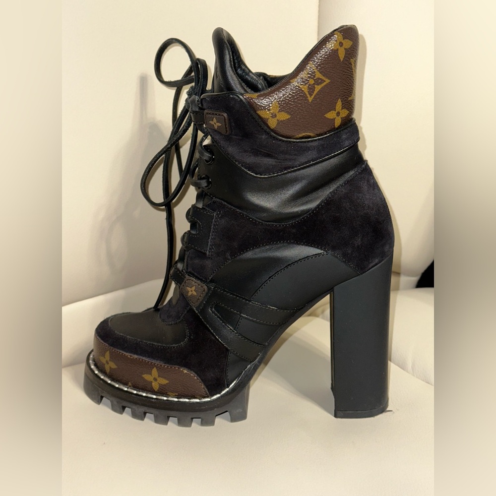 Authenticate Louis Vuitton Boots Patent Calfskin Monogram Star Trail sz …